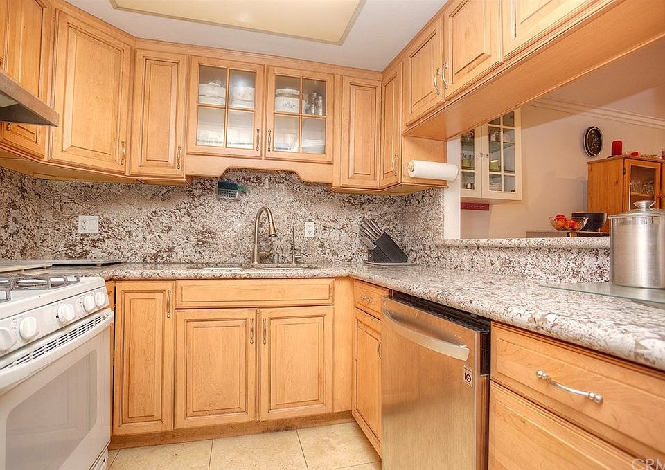 1st image of 1516 East Broadway