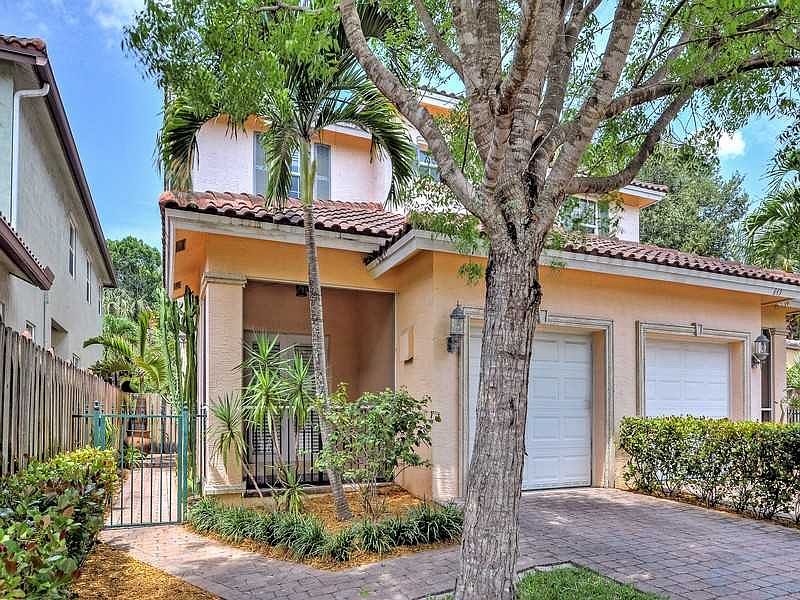 1st image of 851 SW 11th Ct #851