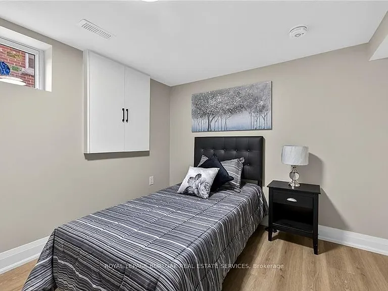 150 Brucedale Ave E #LOWER — Photo 10