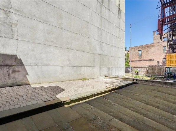 402 Grand Street image 18 of 20