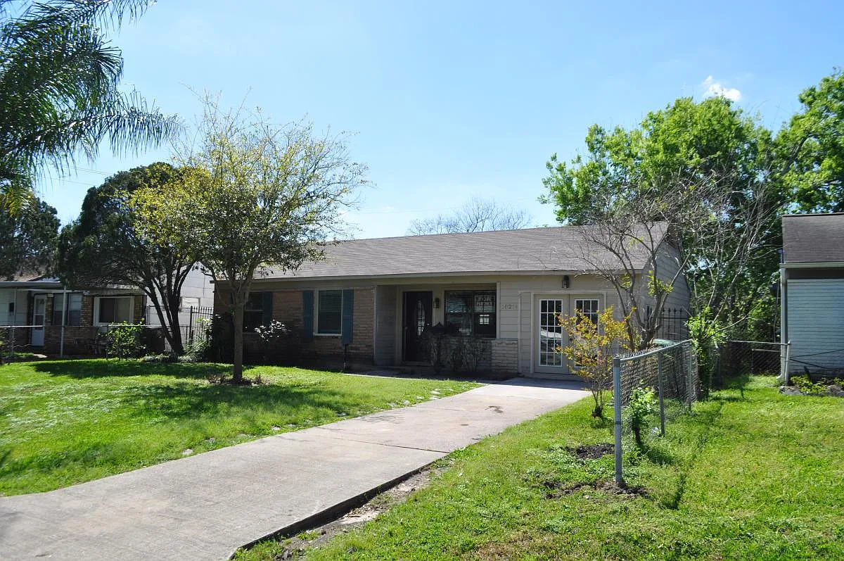 10214 Chesterfield Drive — Photo 1