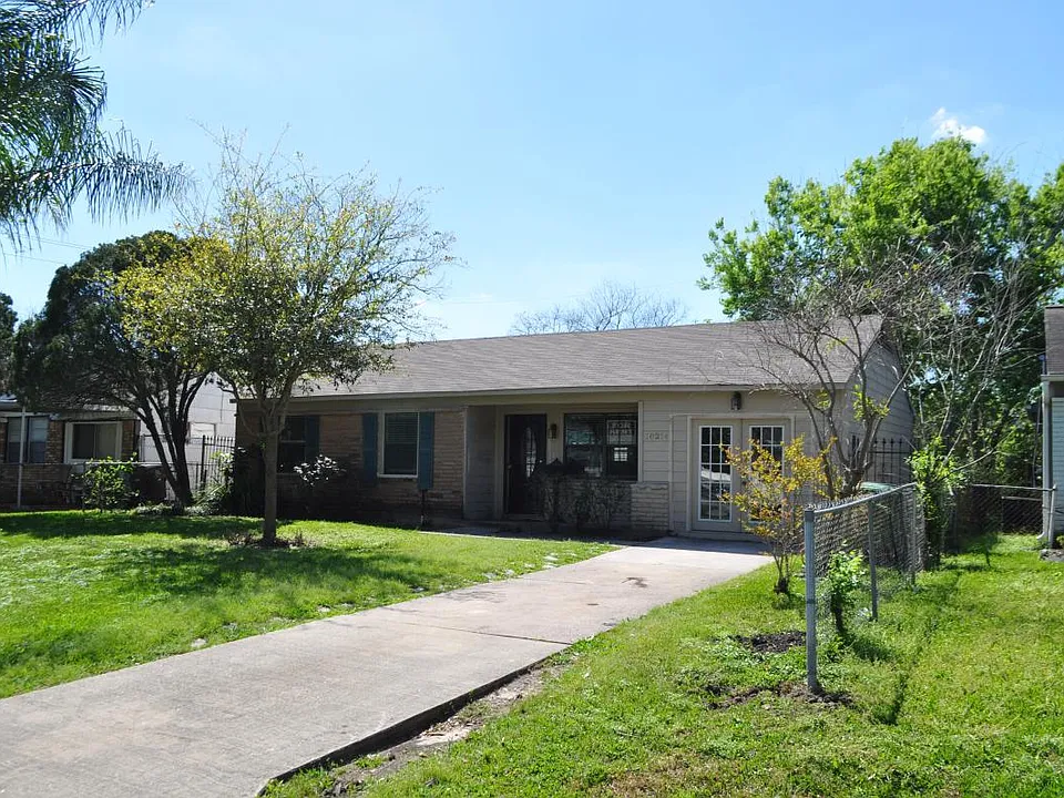 10214 Chesterfield Dr