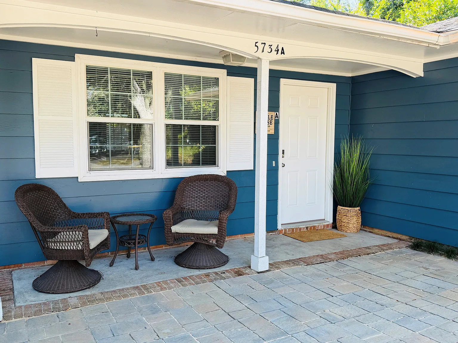 2 bed, 1.5 bath, 850 sqft, $2,200 — Photo 2