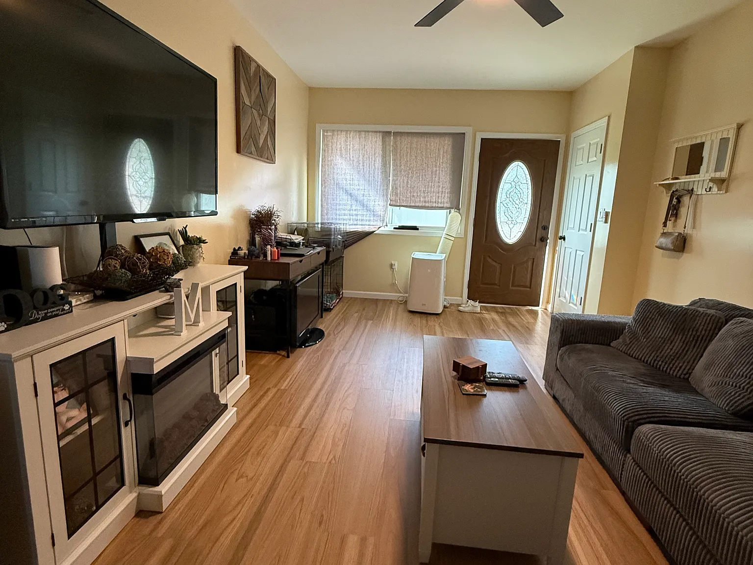 3 bed, 1.5 bath, $1,750 — Photo 2