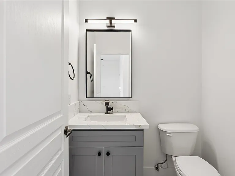10011 N 1st Ave — Photo 11