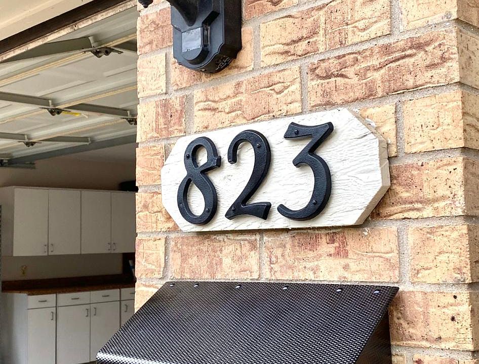 1st image of 823 Shady Glen Ln