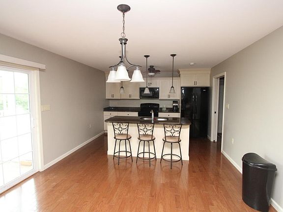 4th image of 525 Lake Dr