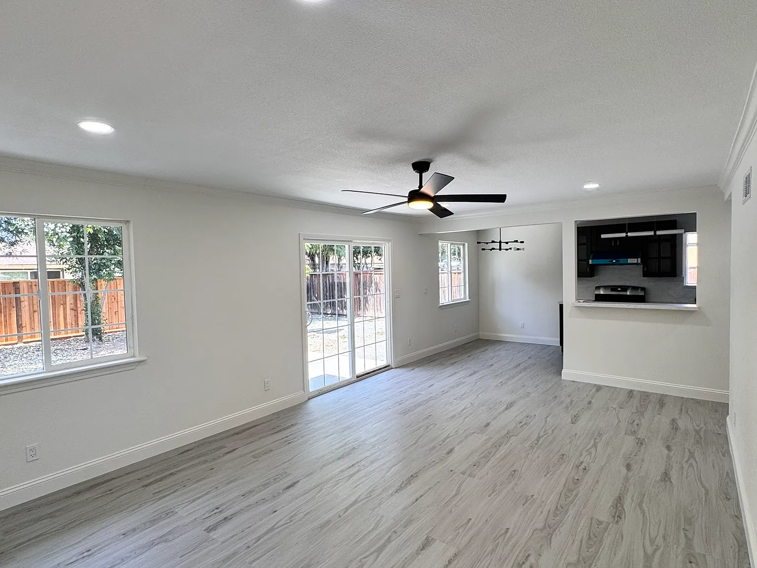 4 bed, 1194 sqft, $3,700 — Photo 2