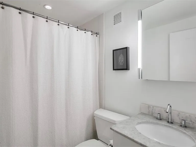219 S 18th St #914 — Photo 10