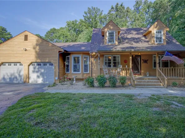 4387 Lake Prince Dr, Suffolk, VA 23434