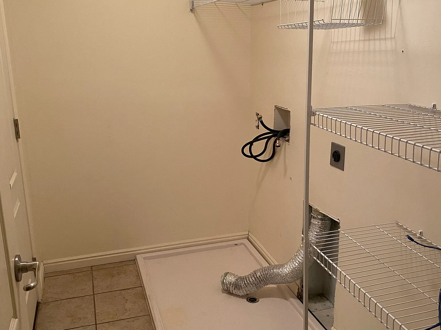 3 bed, 1214 sqft, $1,900 — Photo 4