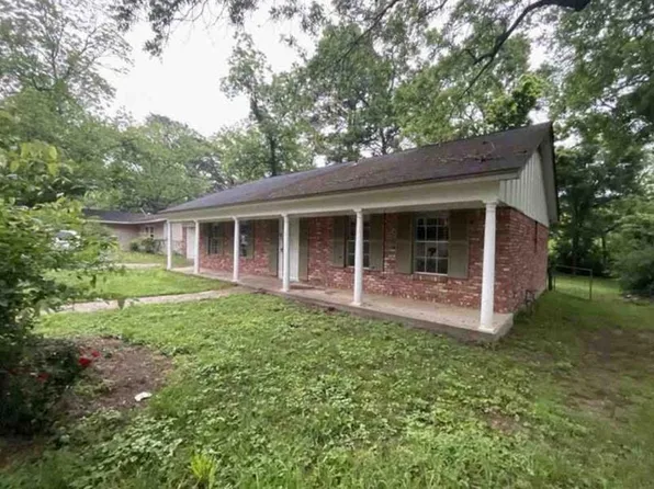207 E Homewood Dr, Crockett, TX 75835