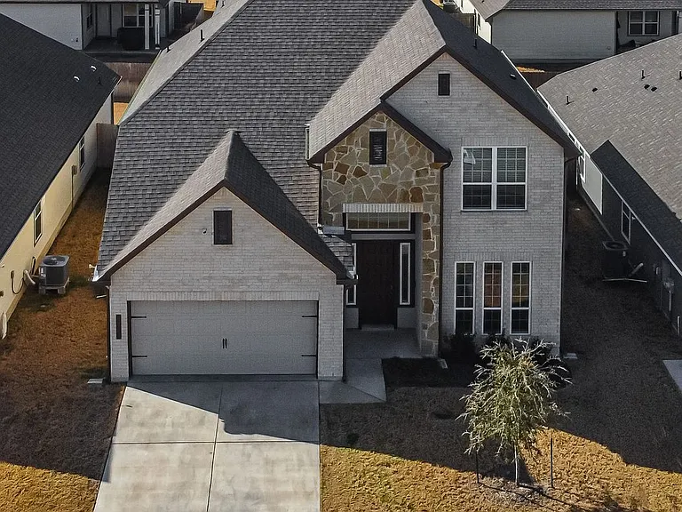 6306 Golden Gate Dr — Photo 2