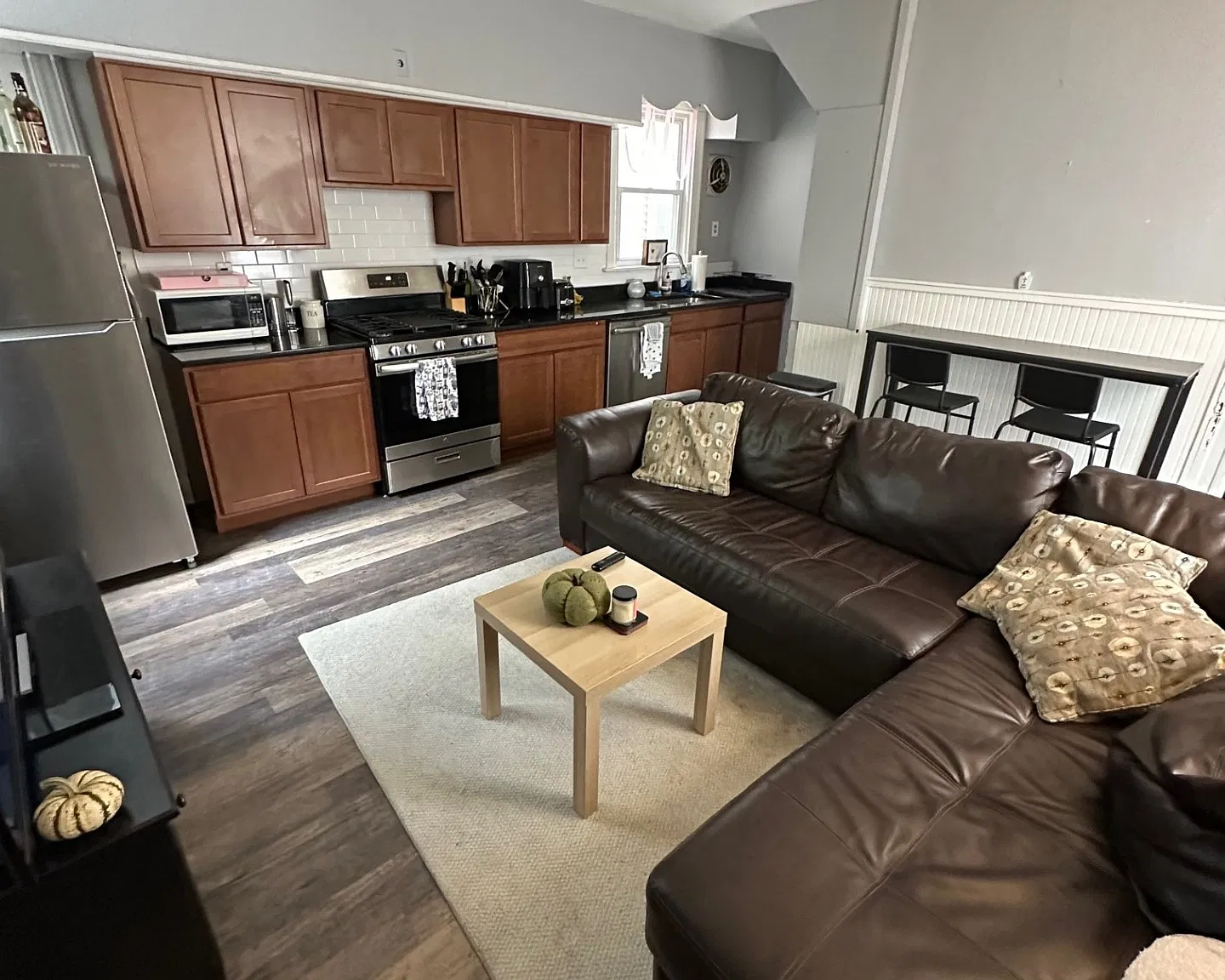 4 bed, 2000 sqft, $2,995 — Photo 3
