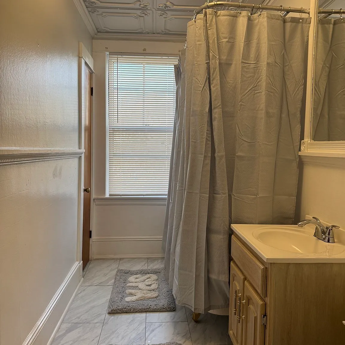 3 bed, 1.0 bath, 1200 sqft, $1,700 — Photo 2