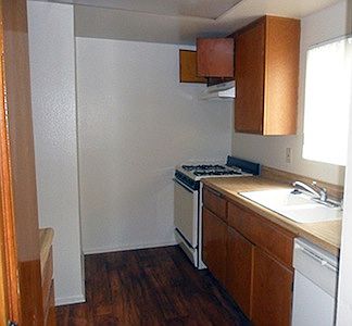 4th image of 13634 Doty Ave APT 13