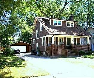 1st image of 216 E Lawrence Ave