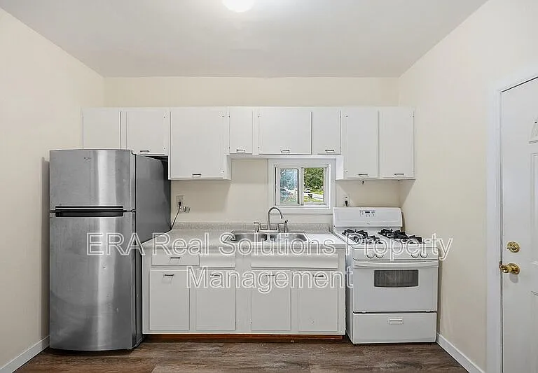 2028 W Galbraith Rd — Photo 30