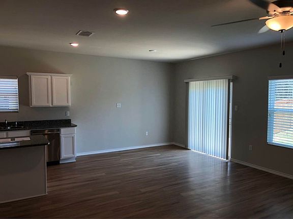 3rd image of 1408 Monterey Dr