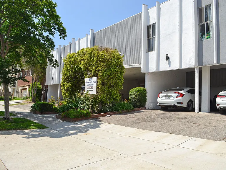 17087 Chatsworth Street — Photo 2