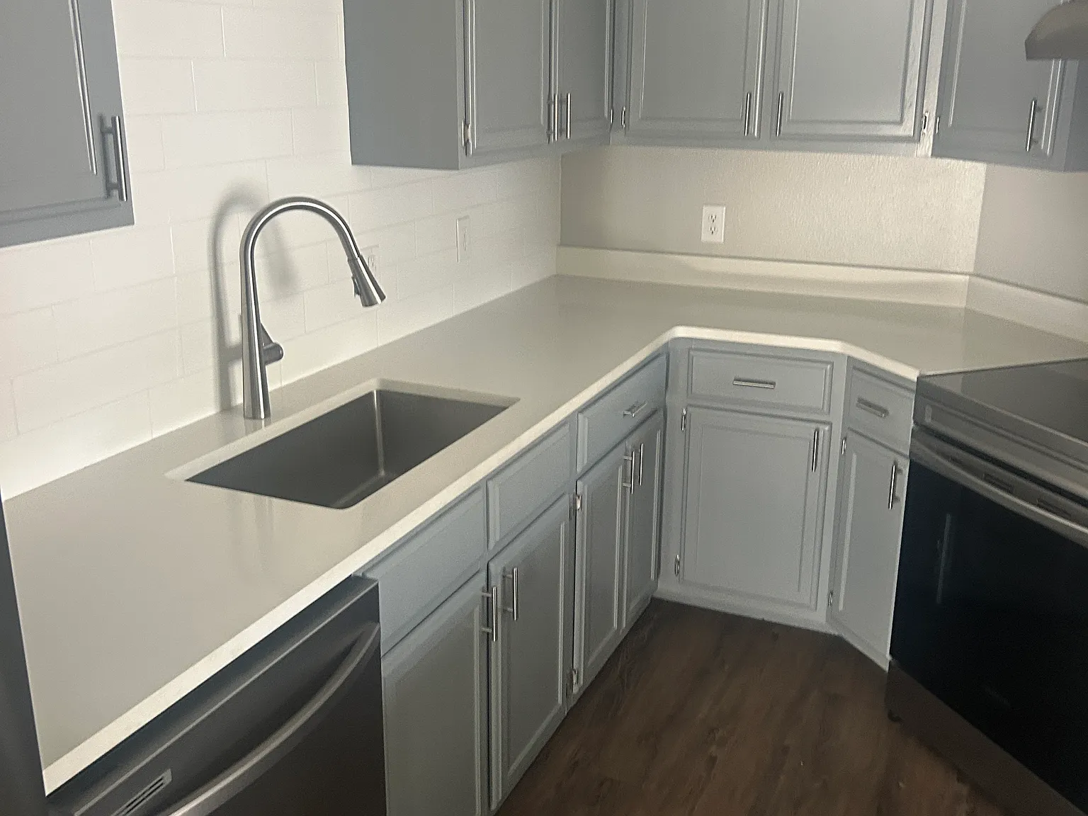 2 bed, 1.5 bath, 1068 sqft, $1,350 — Photo 2