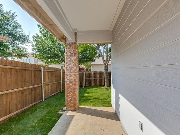 3rd image of 4709 Brighton Dr