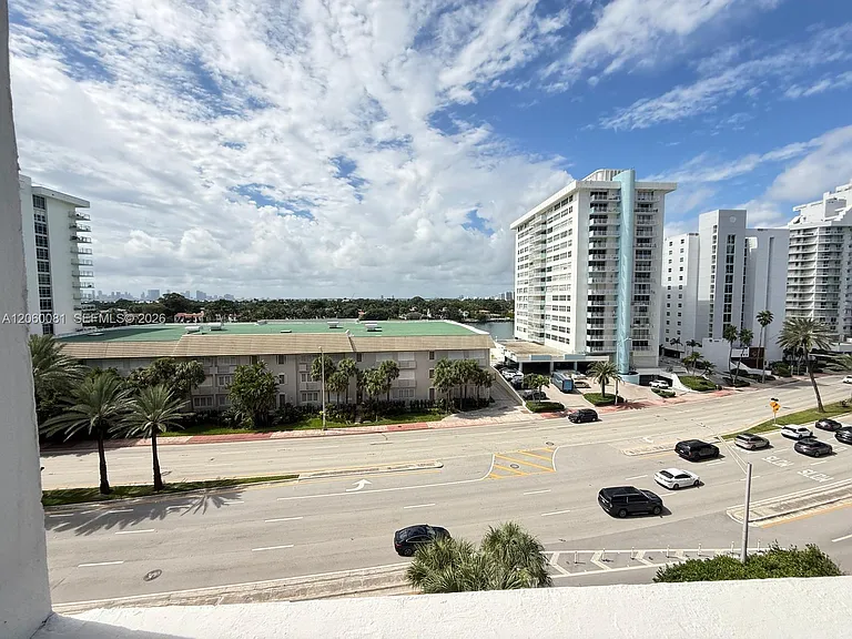 5825 Collins Ave #7B — Photo 3