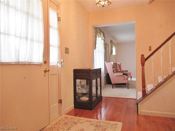 2nd image of 801 Deepwood Dr