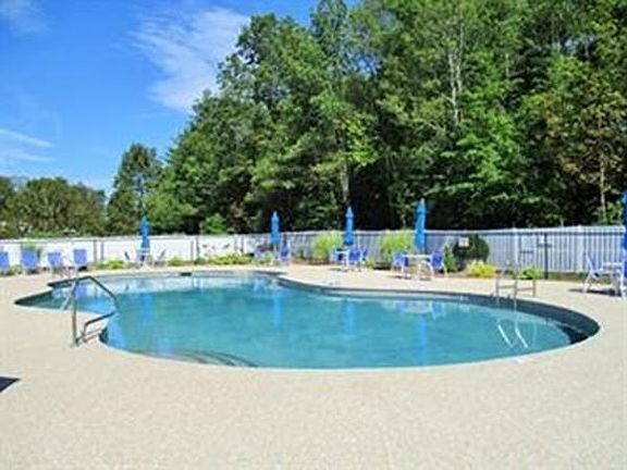3rd image of 19 Bayberry Dr APT 4