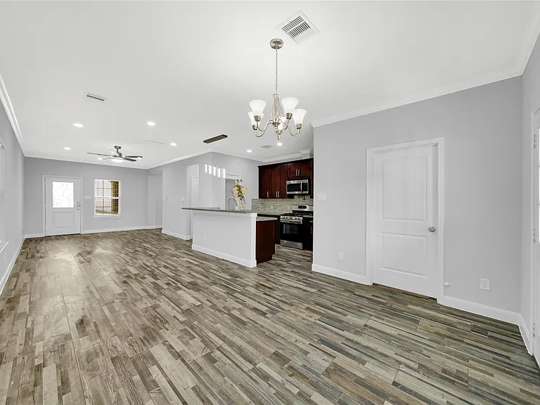 4732 Carmen St #B — Photo 8