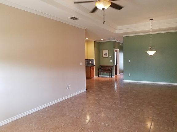 4th image of 6 Olde Towne Ln