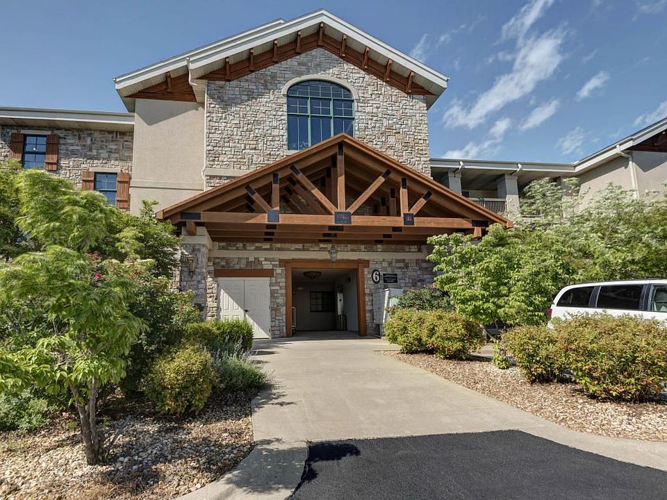 1st image of 250 Lakewood Dr #105