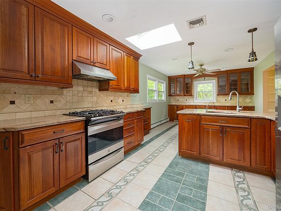 4th image of 24 Johns Boulevard