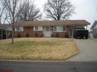 1490 Miller Dr, Florissant, MO 63031