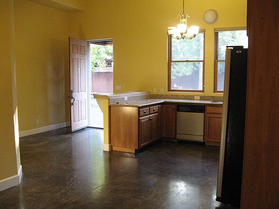 4th image of 400 California St #D