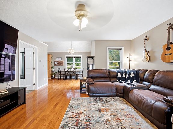 5th image of 17 Curry Ln #17