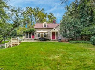 1031 Clarks Ln, Scotch Plains, NJ 07076