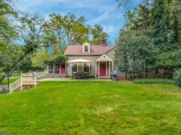 1031 Clarks Ln, Scotch Plains, NJ 07076
