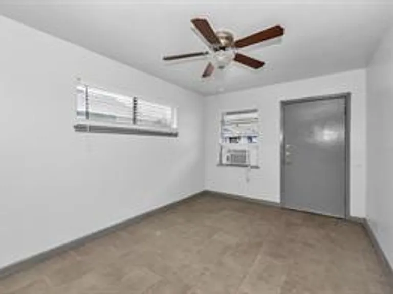 4203 Hirsch Rd #2 — Photo 10