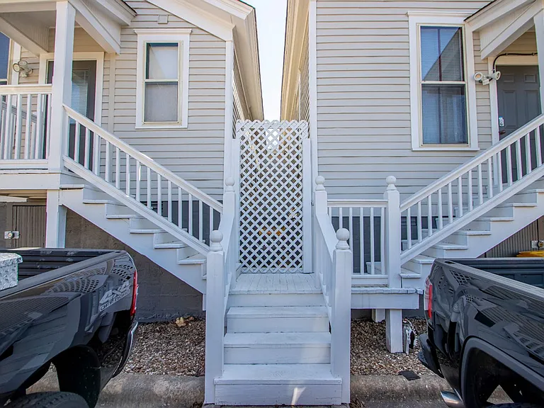 112 S Pulaski St — Photo 27
