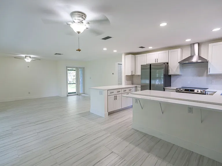 225 Georgetown Blvd — Photo 20