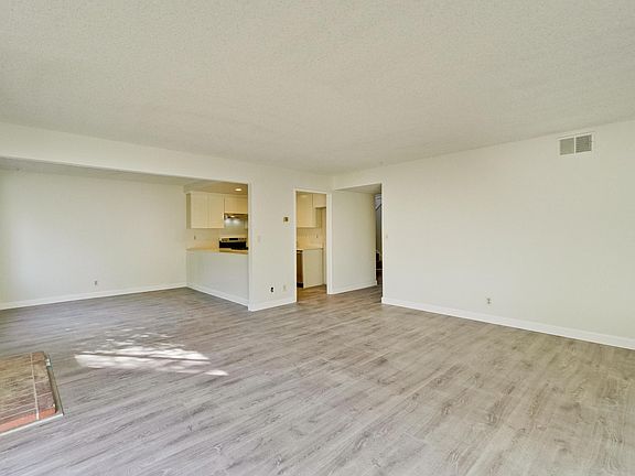 5th image of 4566 Meadowhurst Ct