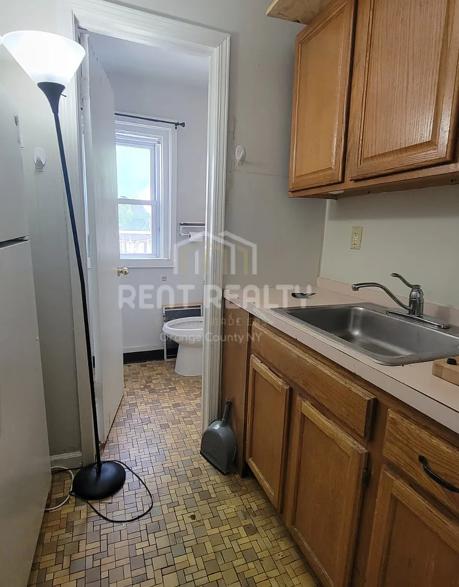 1 bed, 300 sqft, $1,150 — Photo 3