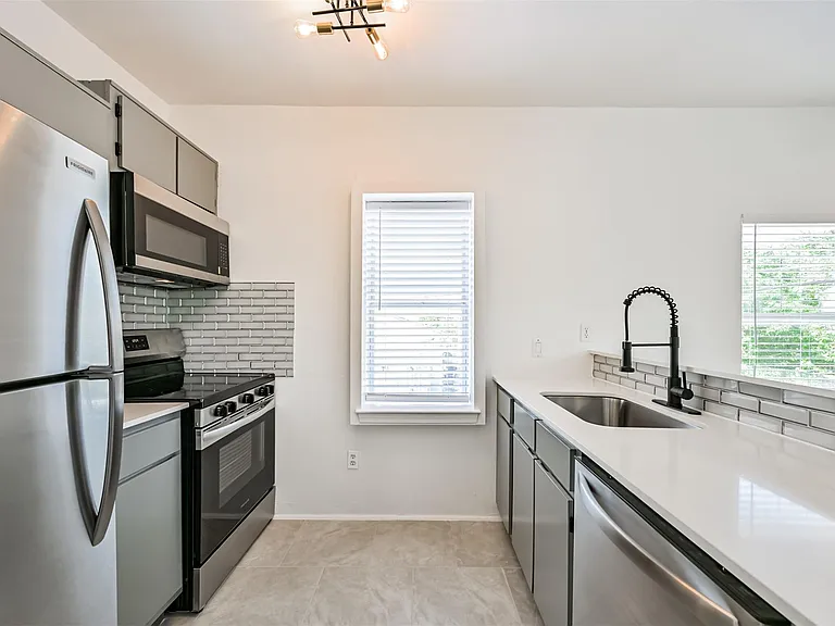 415 Fairview Ave #9 — Photo 8