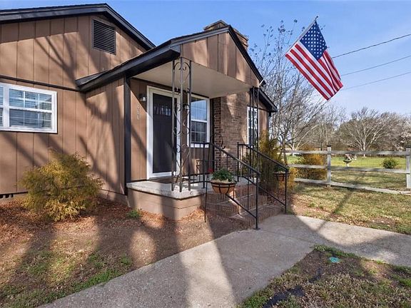 2nd image of 486 Back Penn Rd