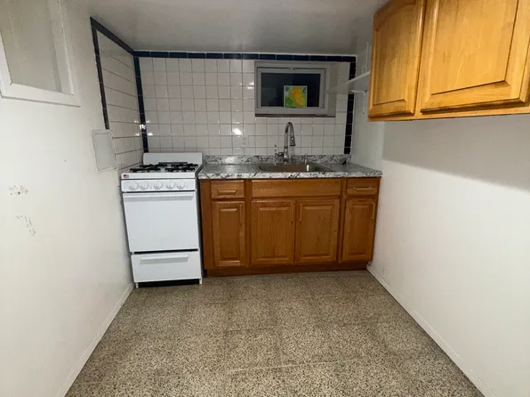 9348 207th St #1B, Queens Village, NY 11428