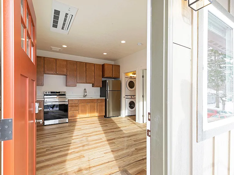 909 Poplar St #B — Photo 4