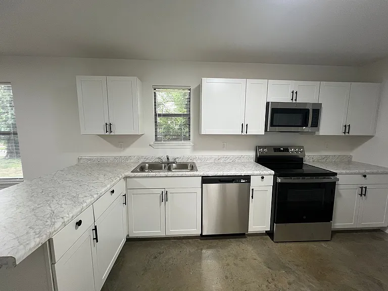 91 E Biscayne Rd — Photo 9