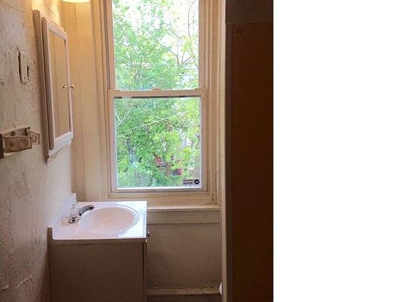 4th image of 2616 S Holbrook St