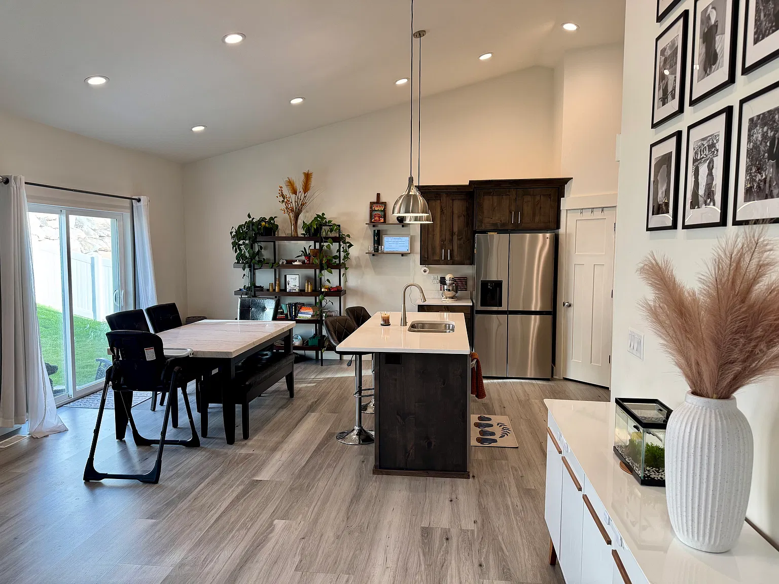 5 bed, 3300 sqft, $3,550 — Photo 4